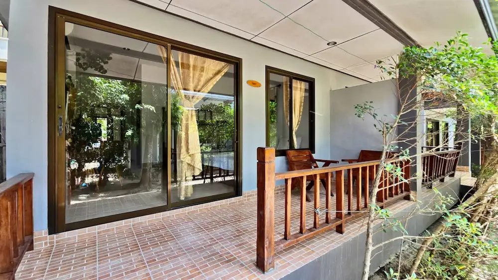 lamai-family-bungalow-outside lamai-family-bungalow-outside