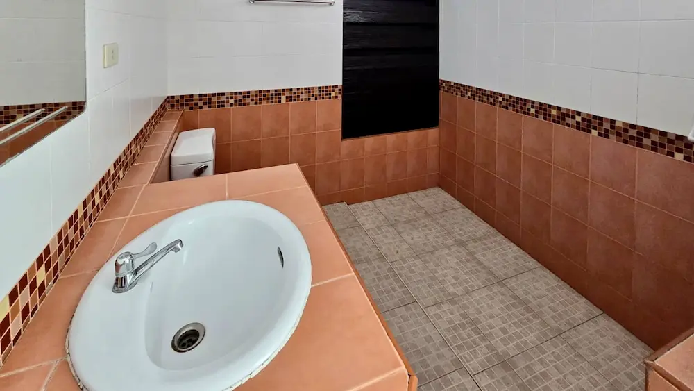 Lamai-standard-fan-bungalow-bath