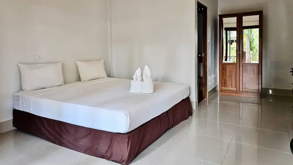 Lamai-deluxe-bungalow-bed-2p