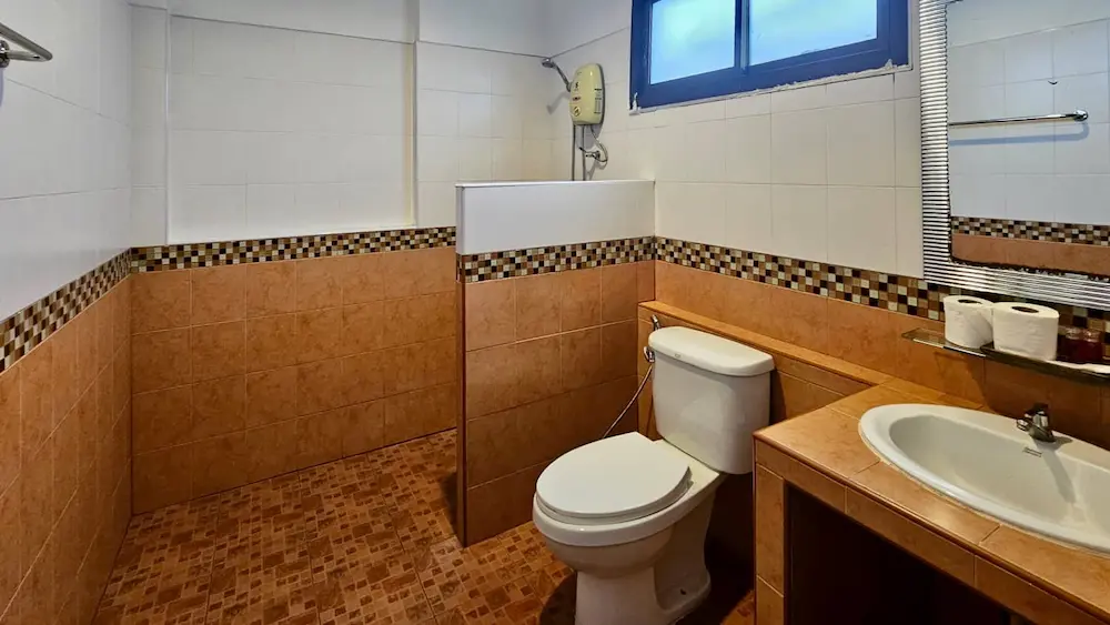 Lamai-deluxe-bungalow-bathroom